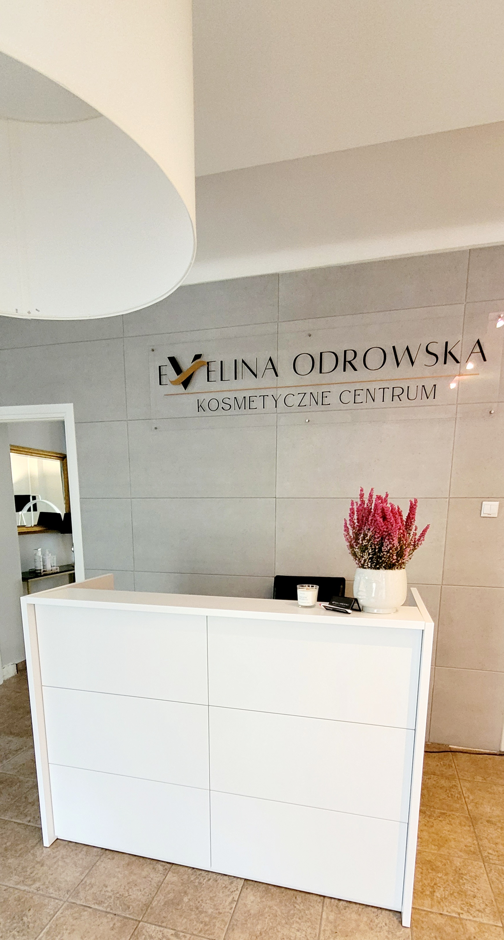 Recepcja Centrum Kosmetycznego Ewelina Odrowska